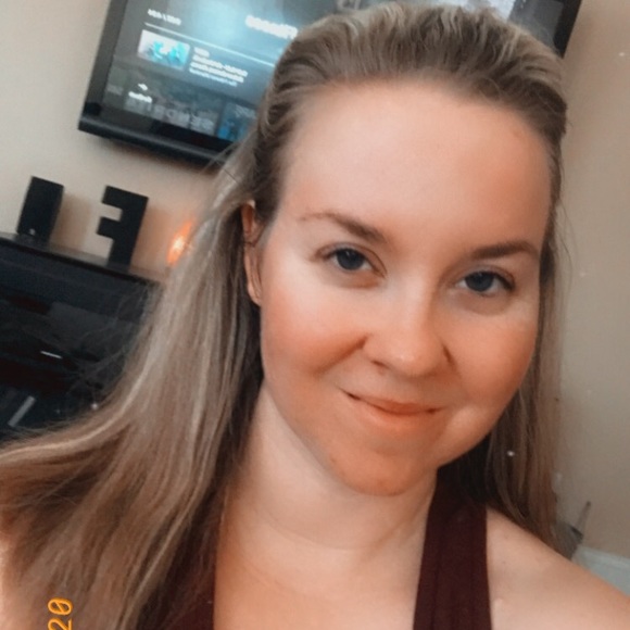 Meet your Posher, Jessica - Picture 4 of 5